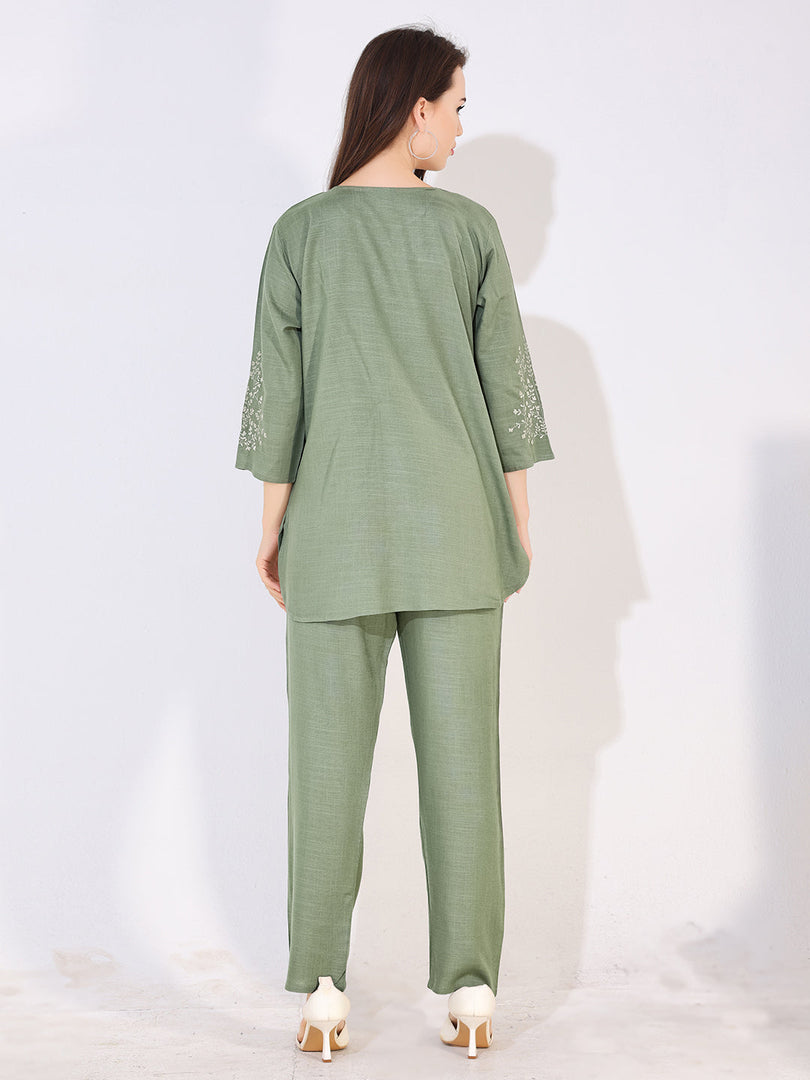 Women Green Solid Embroidered Stylish Co-ord Set